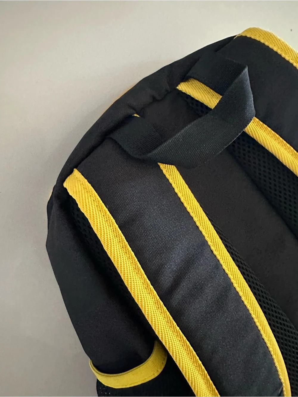 Bulbal Black and Yellow Men's Backpack with Padded Straps